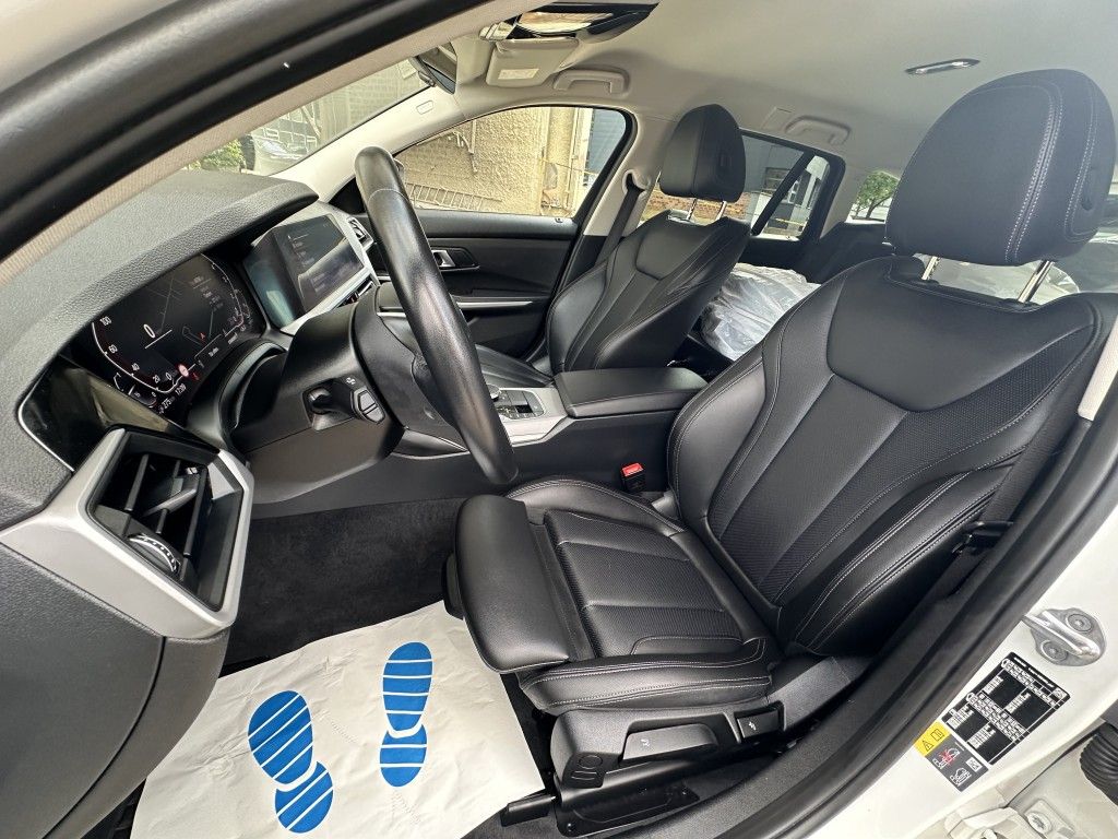 BMW 330 e Touring Aut Advantage - Samsaru's Car Outlet