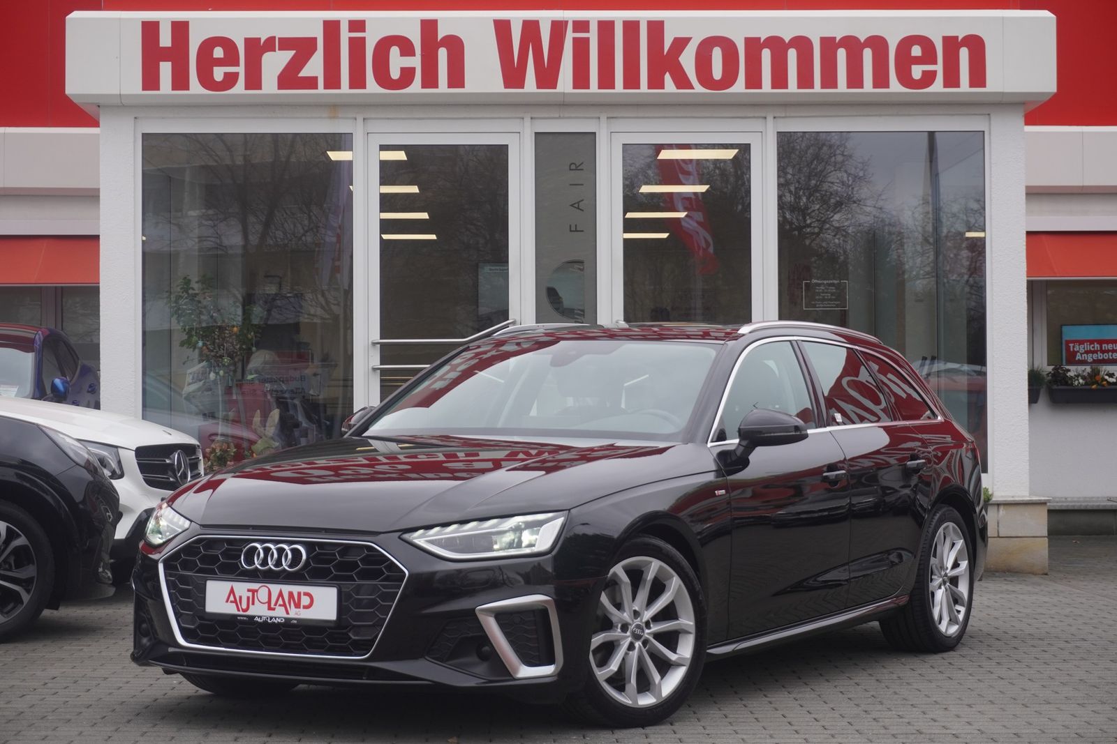 Audi A4 35 2.0 TFSI Avant S-line - Samsaru's Car Outlet