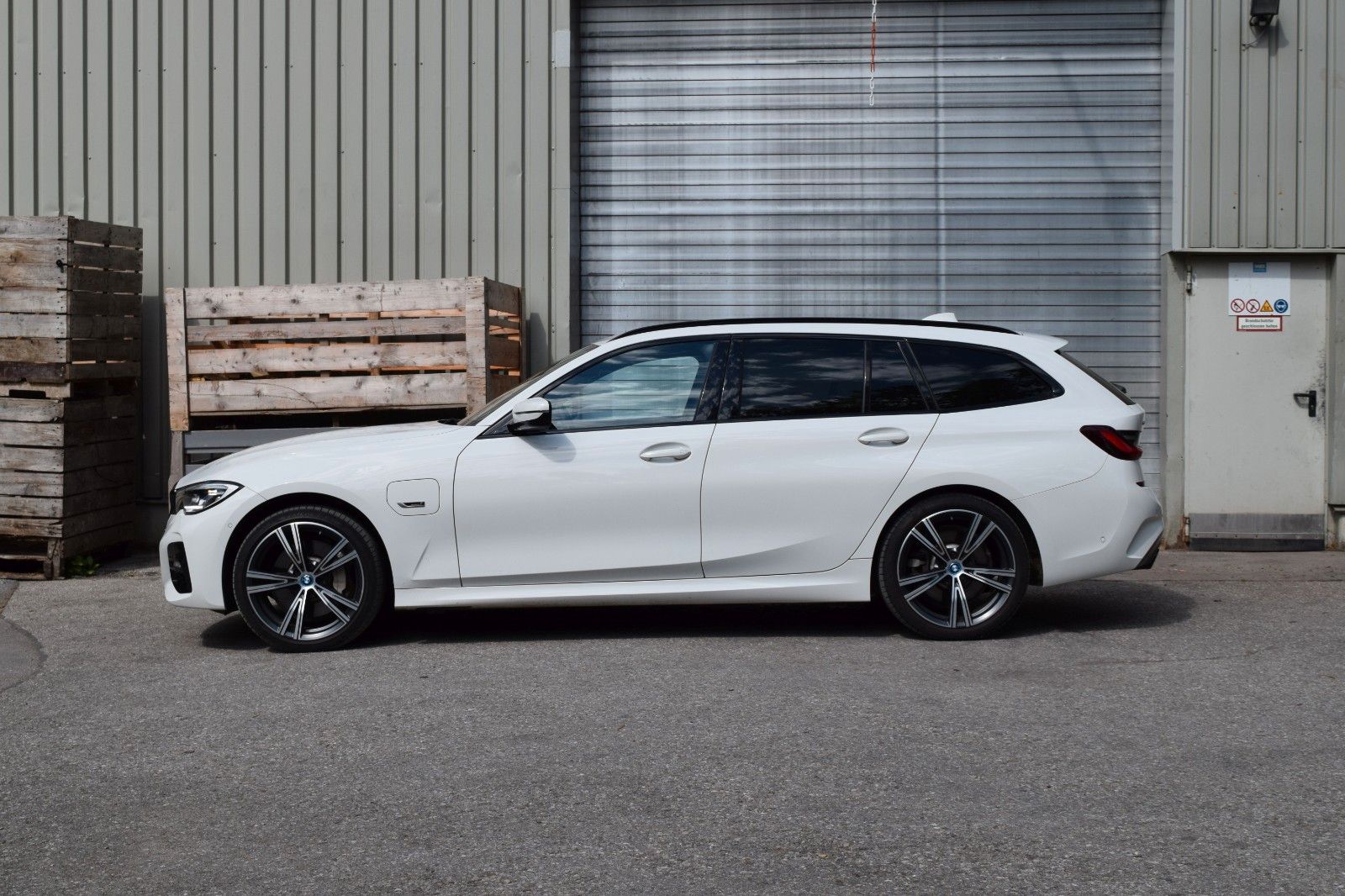BMW 330e Touring xDrive MSport - Samsaru's Car Outlet
