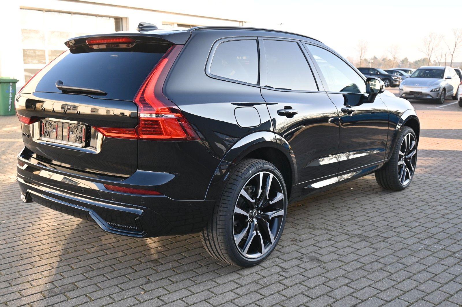 Volvo XC60 B5 AWD Ultra Dark*LUFT*360°*ACC*AHK