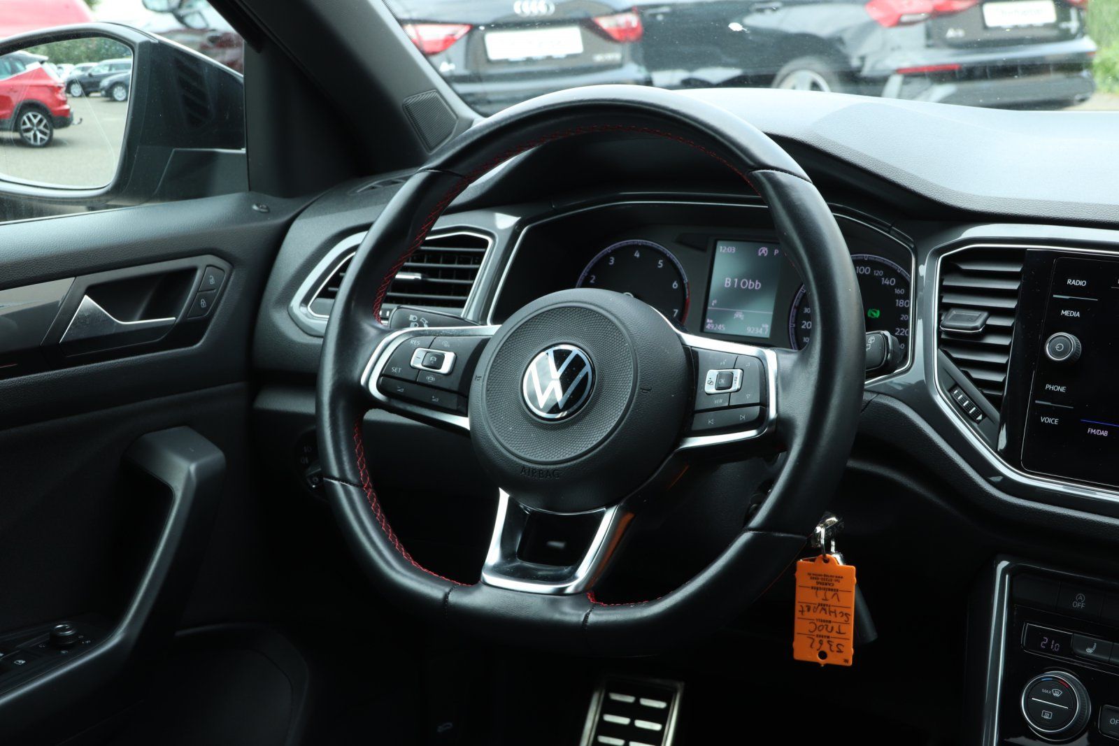 Volkswagen T-Roc 2.0 TSI Sport 4Motion - Samsaru's Car Outlet