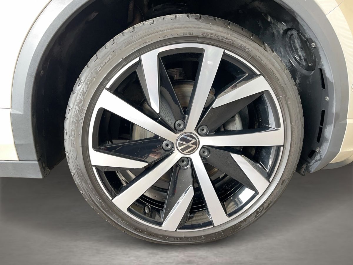Volkswagen T-Roc 1.5 TSI DSG R-Line - Samsaru's Car Outlet
