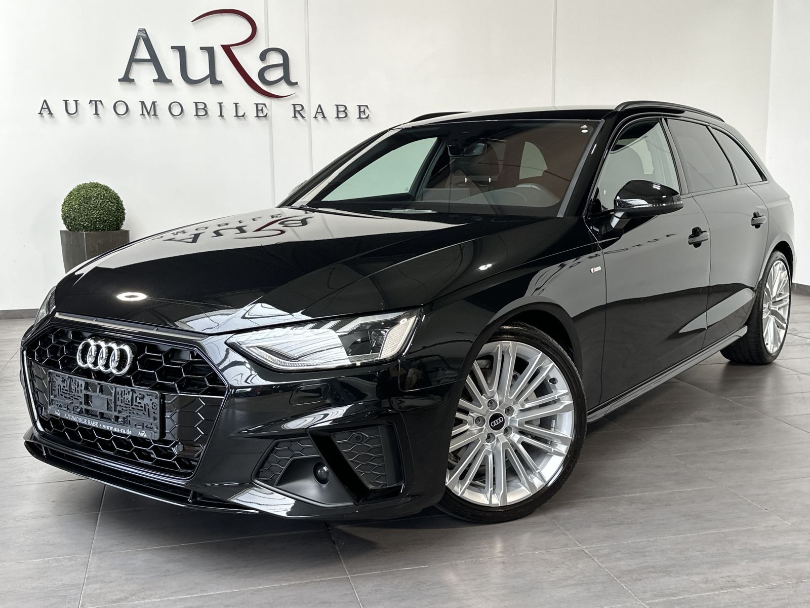 Audi A4 Avant 40 TFSI S-Line - Samsaru's Car Outlet