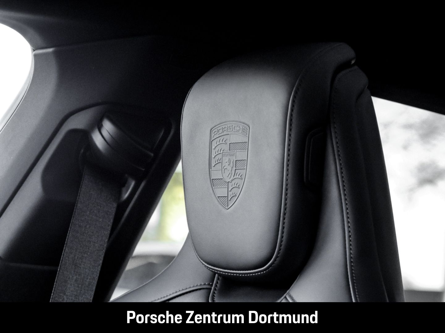 Porsche Taycan Sport Turismo Surround View  Panoramadach