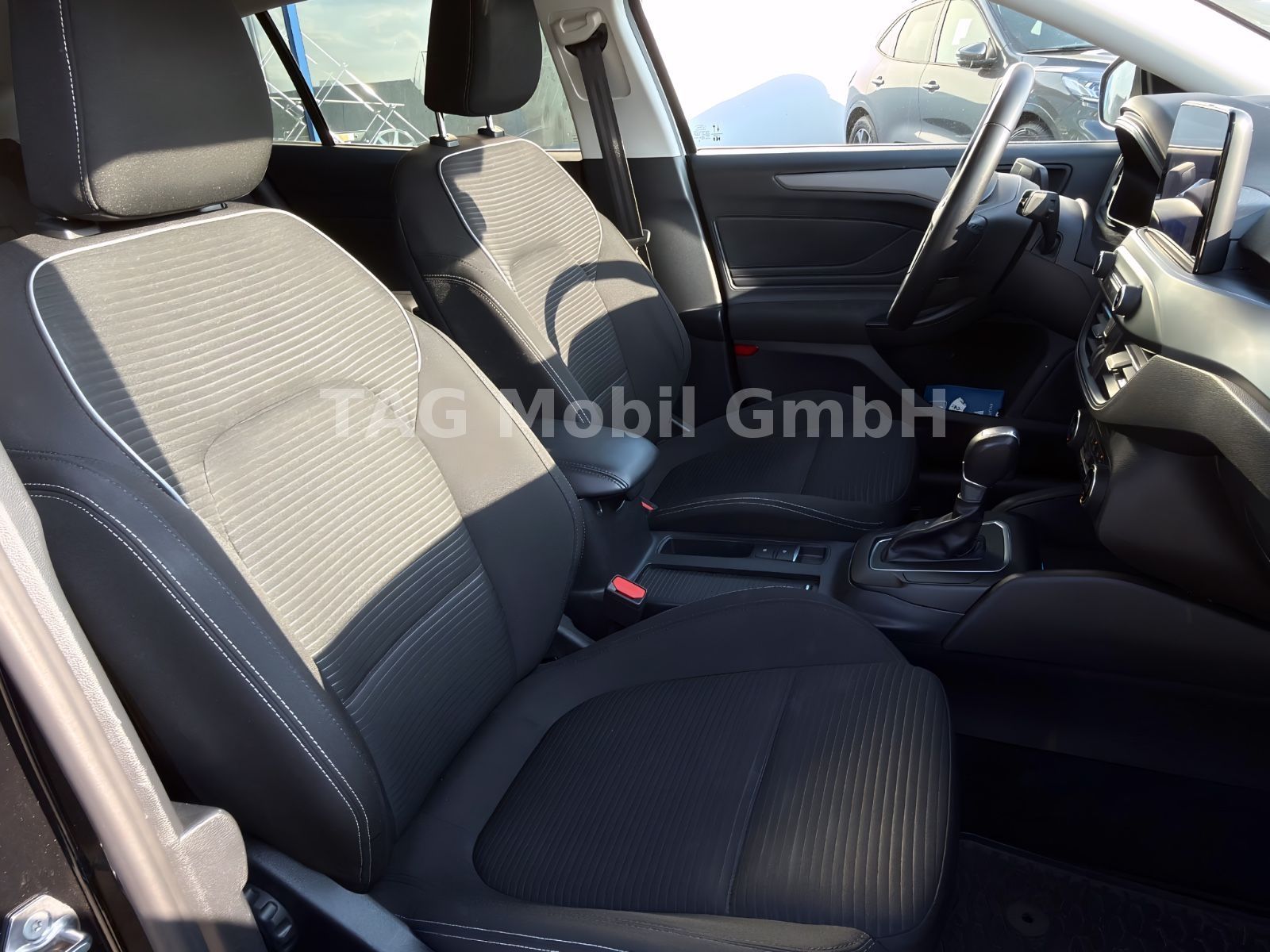 Ford Focus Titanium Turnier *TWA*LED*NAVI*SHZ*