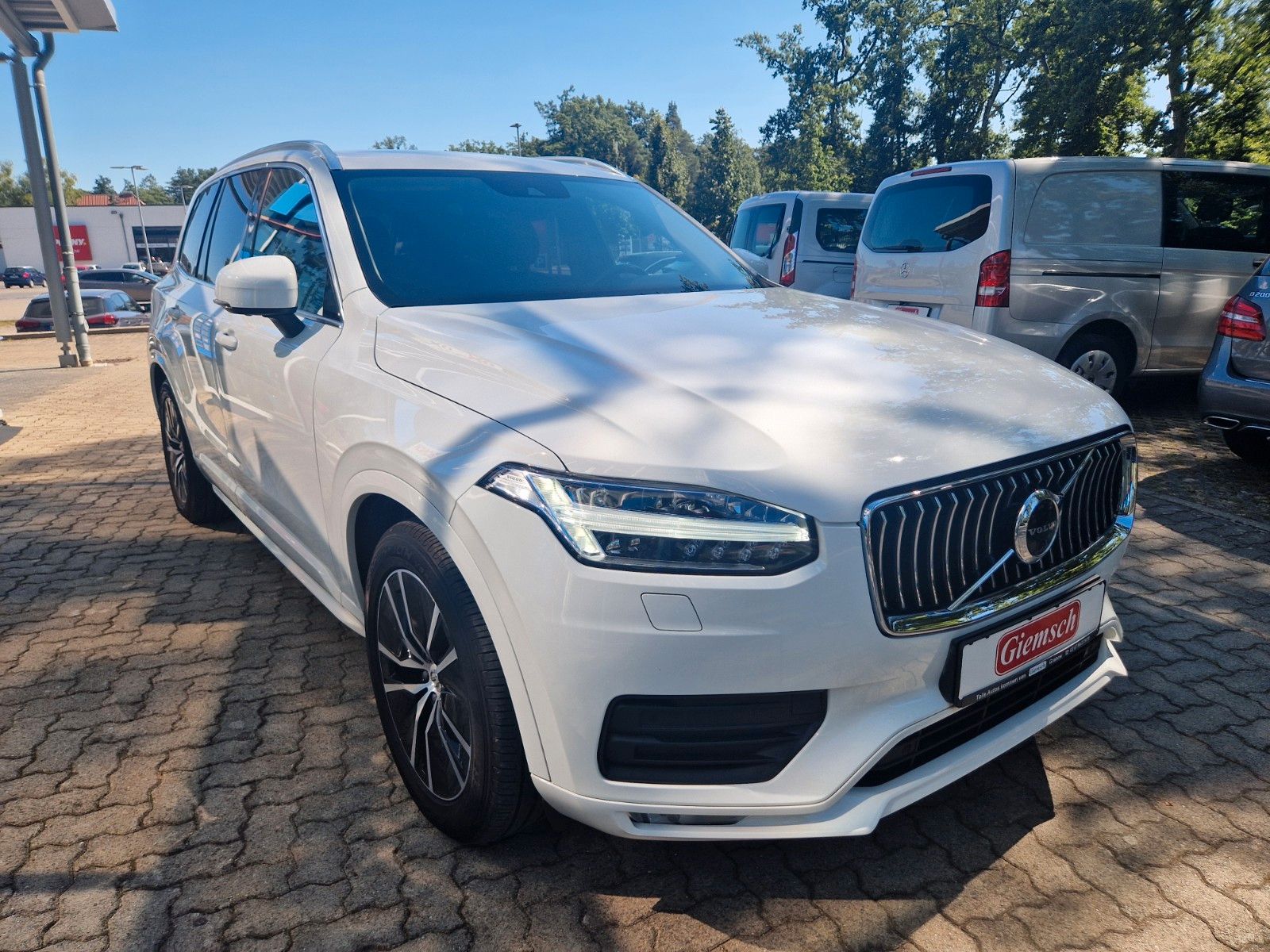 Volvo XC90 Momen Pro AWD D5 AHK 7 Sitze 360° DAB 8fach