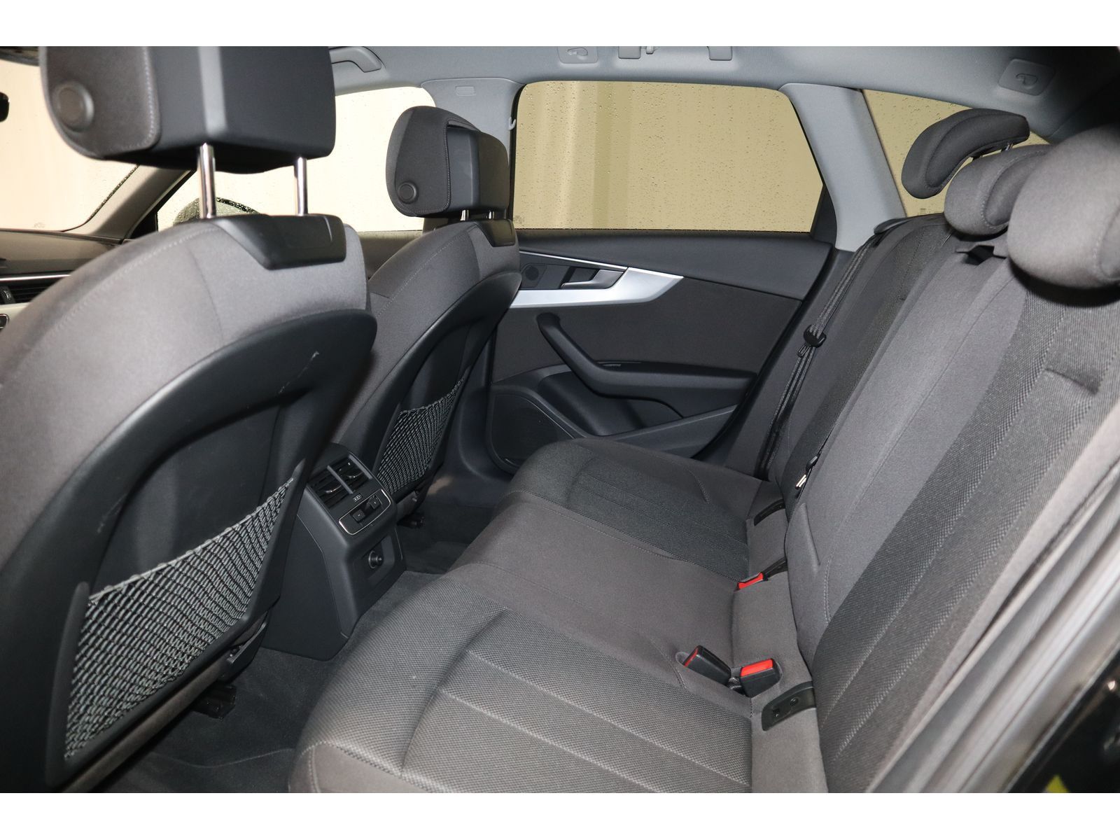 Audi A4 Avant 35 TFSI advanced - Samsaru's Car Outlet