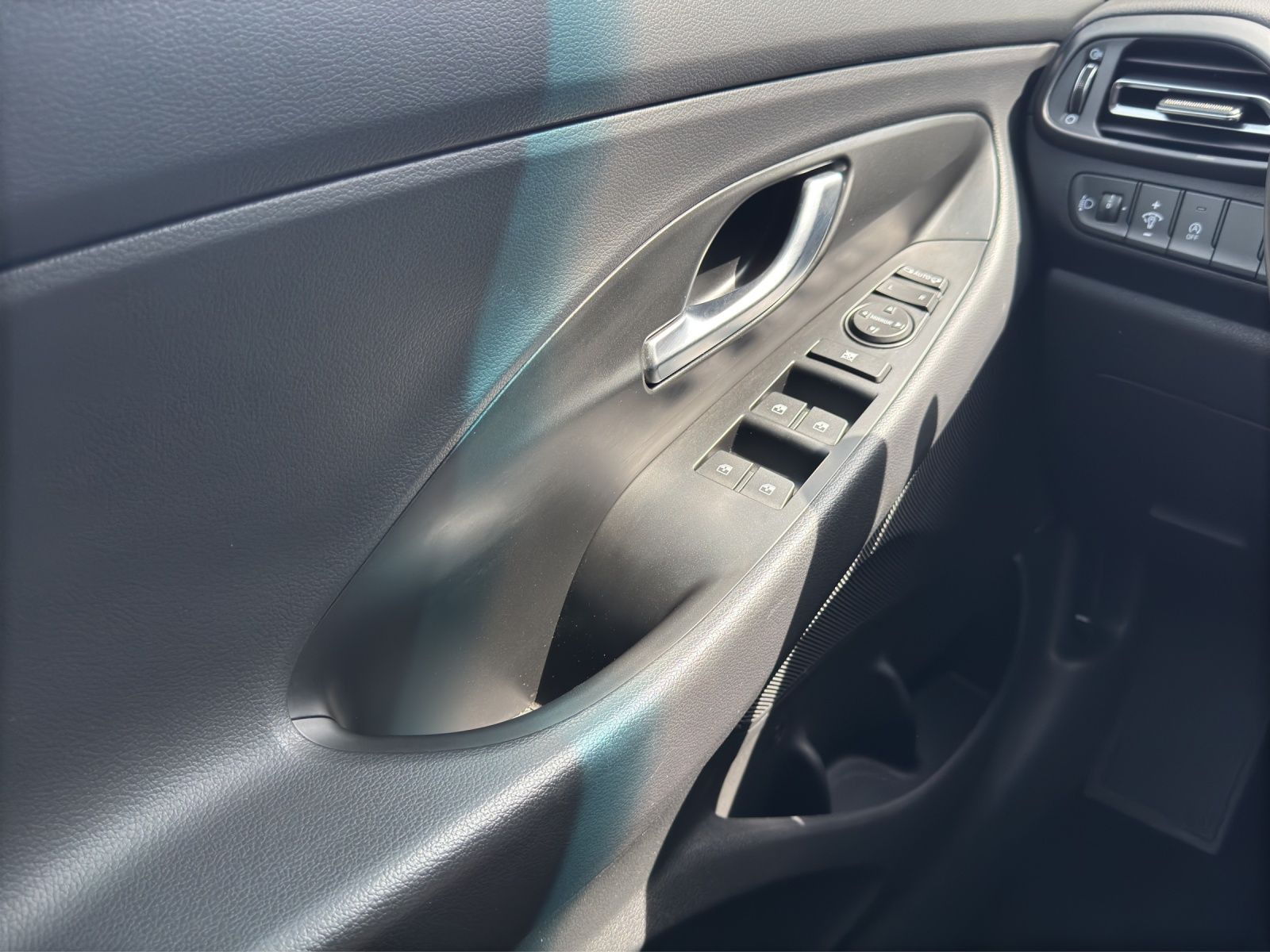Hyundai i30 1.0 T-GDI DCT Trend - Samsaru's Car Outlet