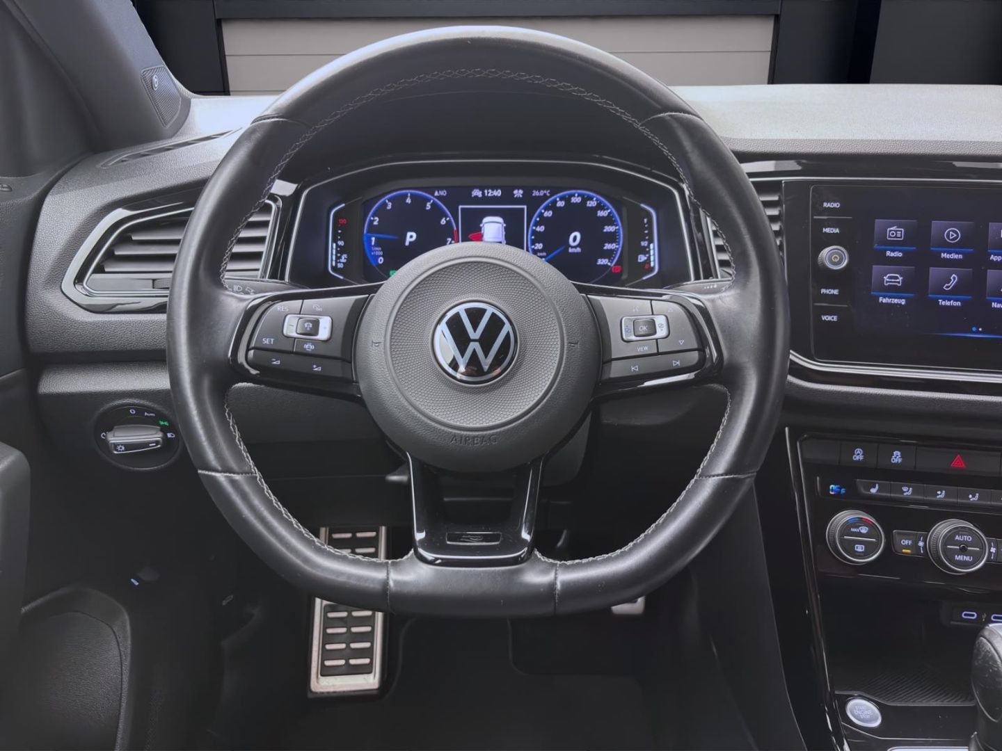 Volkswagen T-Roc 2.0 TSI DSG 4M - Samsaru's Car Outlet
