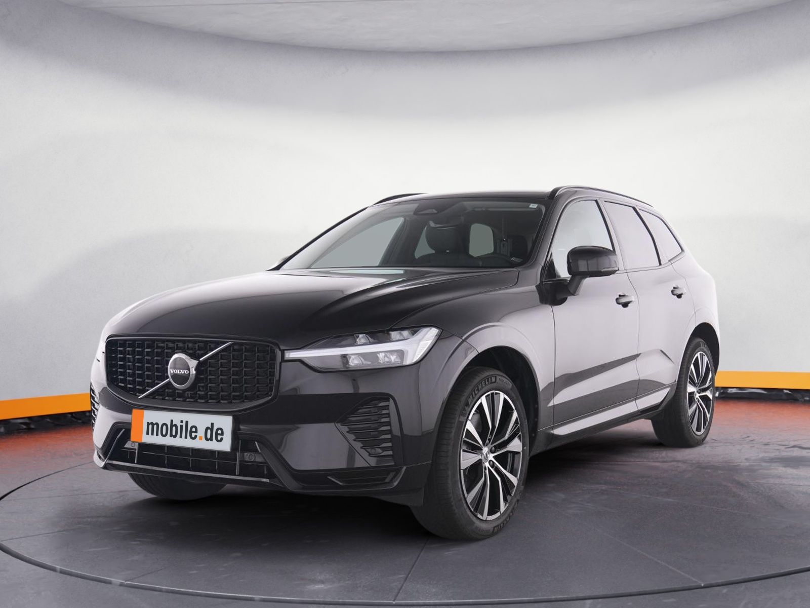 Volvo XC60 B4 PLUS DARK - Samsaru's Car Outlet