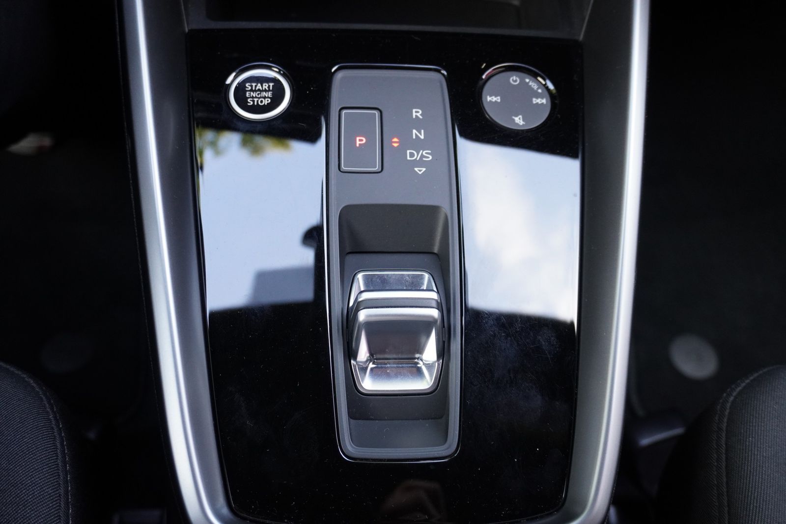 Audi A3 Sportback 40 TFSIe S line Sitzheizung LED DAB