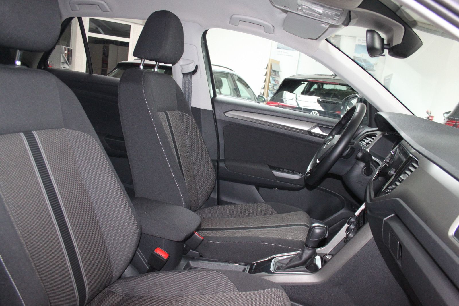 Volkswagen T-Roc R-Line DSG - Samsaru's Car Outlet