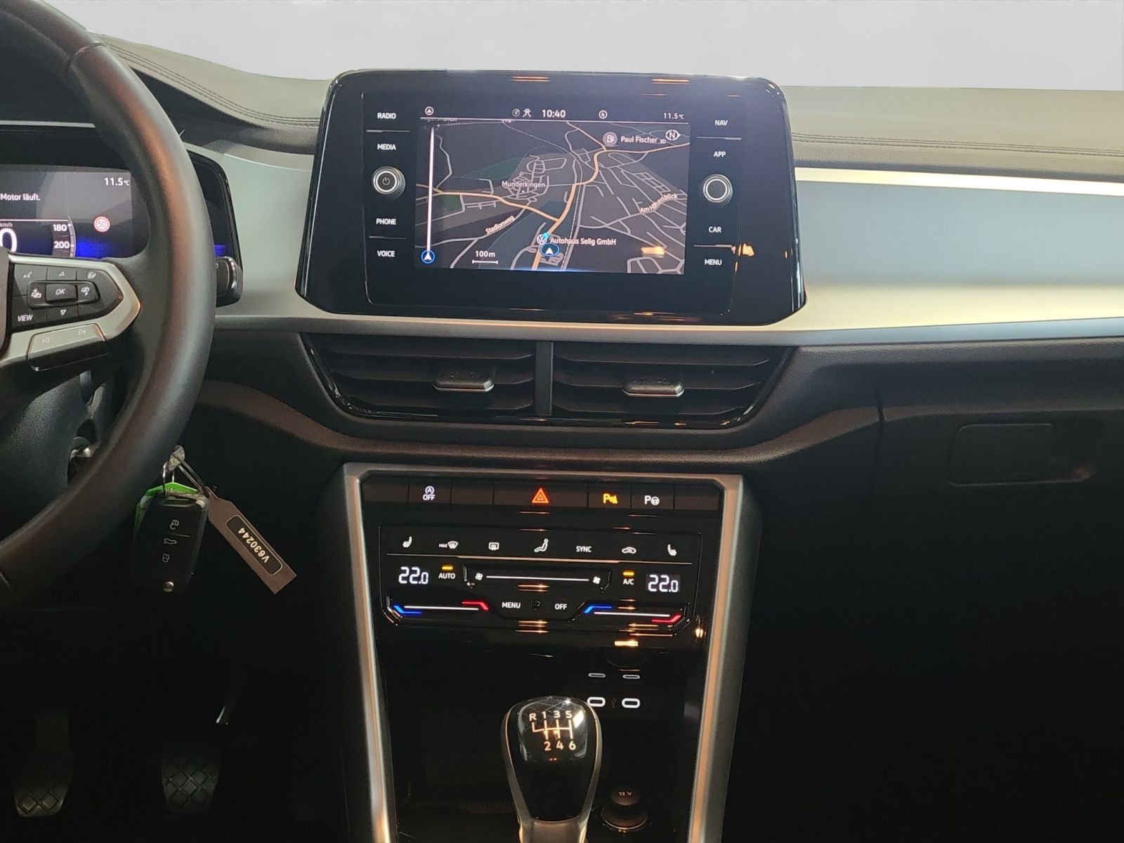 Volkswagen T-Roc Life 1.0 TSI - Samsaru's Car Outlet