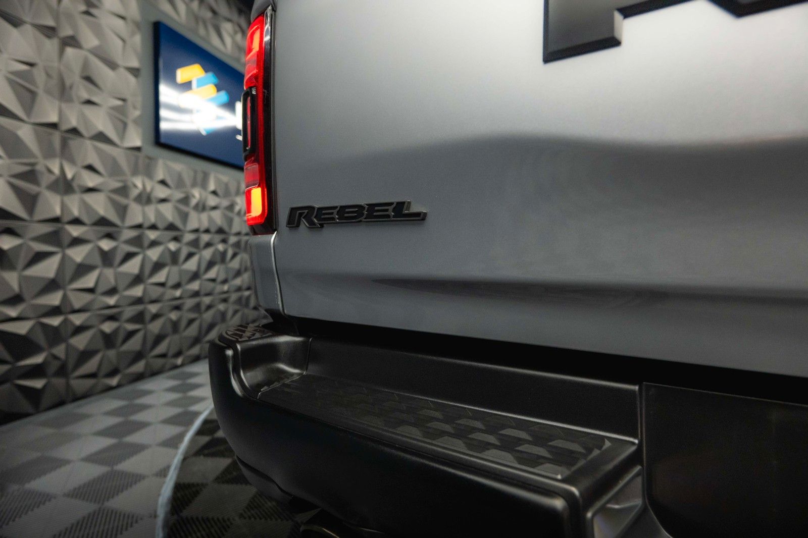 Dodge RAM 5.7 V8 HEMI 4x4 REBEL OFFROAD AXLE LOCK 19%