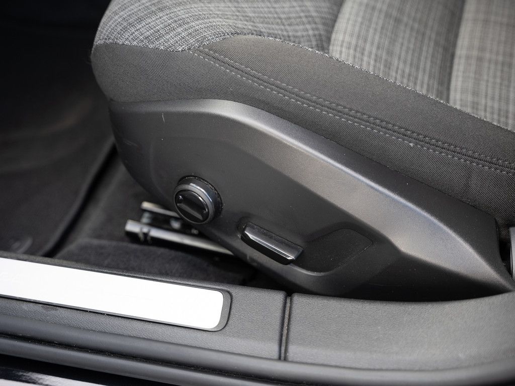 Volvo V60 T6 Core Recharge Plug-In Hybrid AWD AHK LED