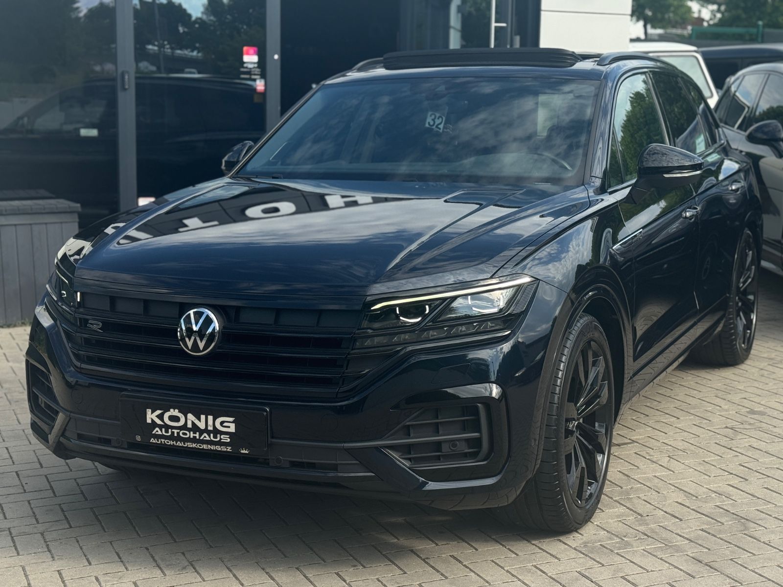 Volkswagen Touareg R-Line 4M Black - Samsaru's Car Outlet