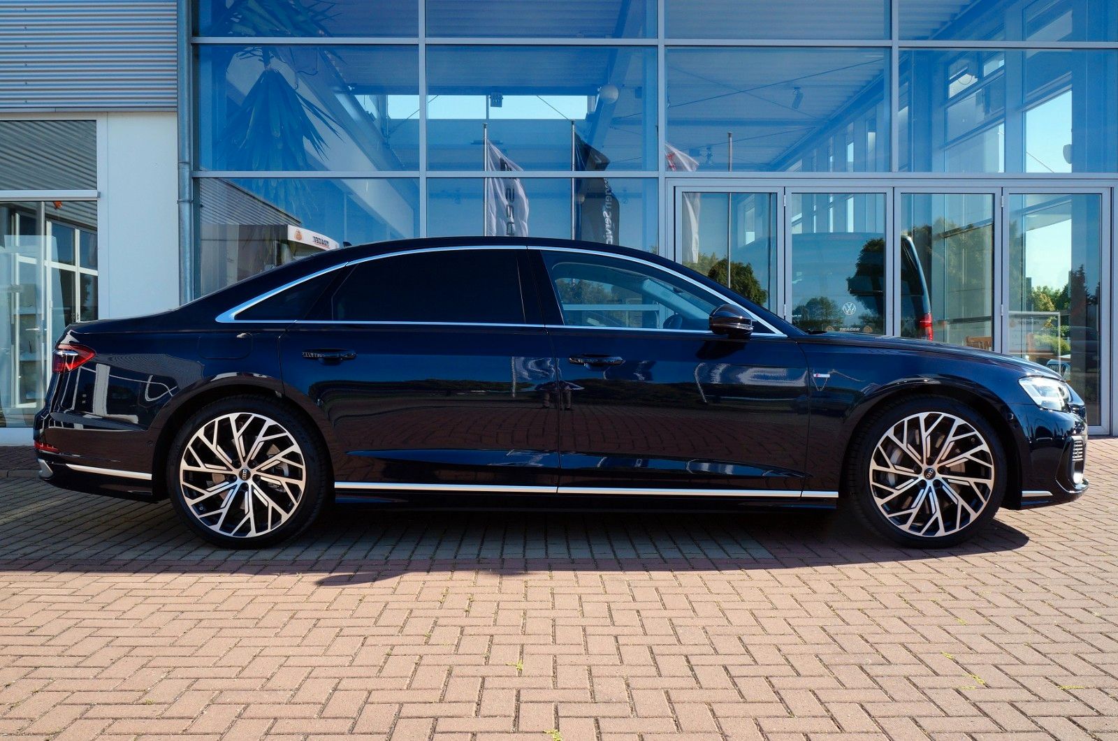 Audi A8L S line 60 TFSIe 4-Sitzer - Samsaru's Car Outlet