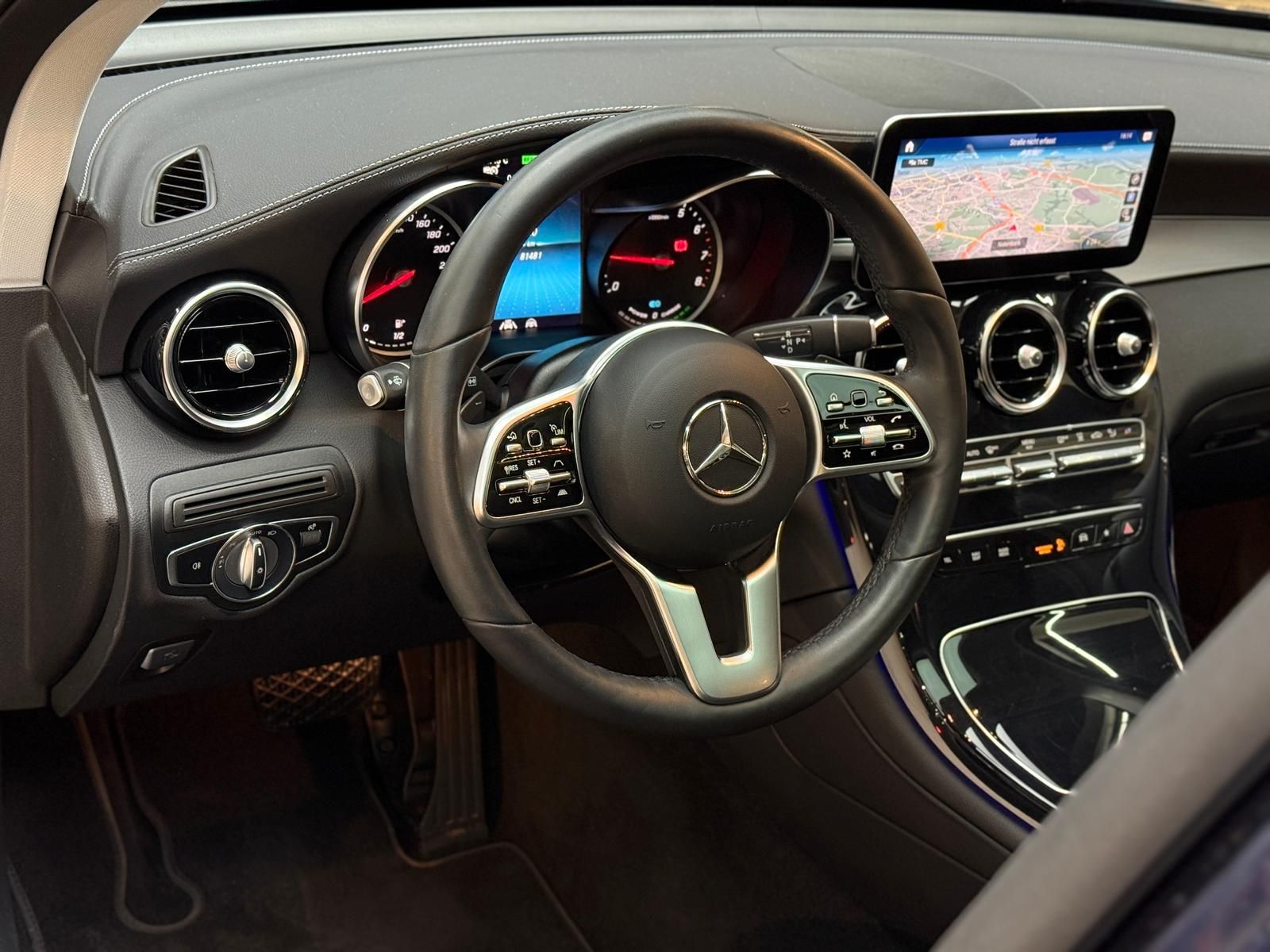 Mercedes-Benz GLC 300 e 4Matic*Panorama*360°*AHK*KeylessGO