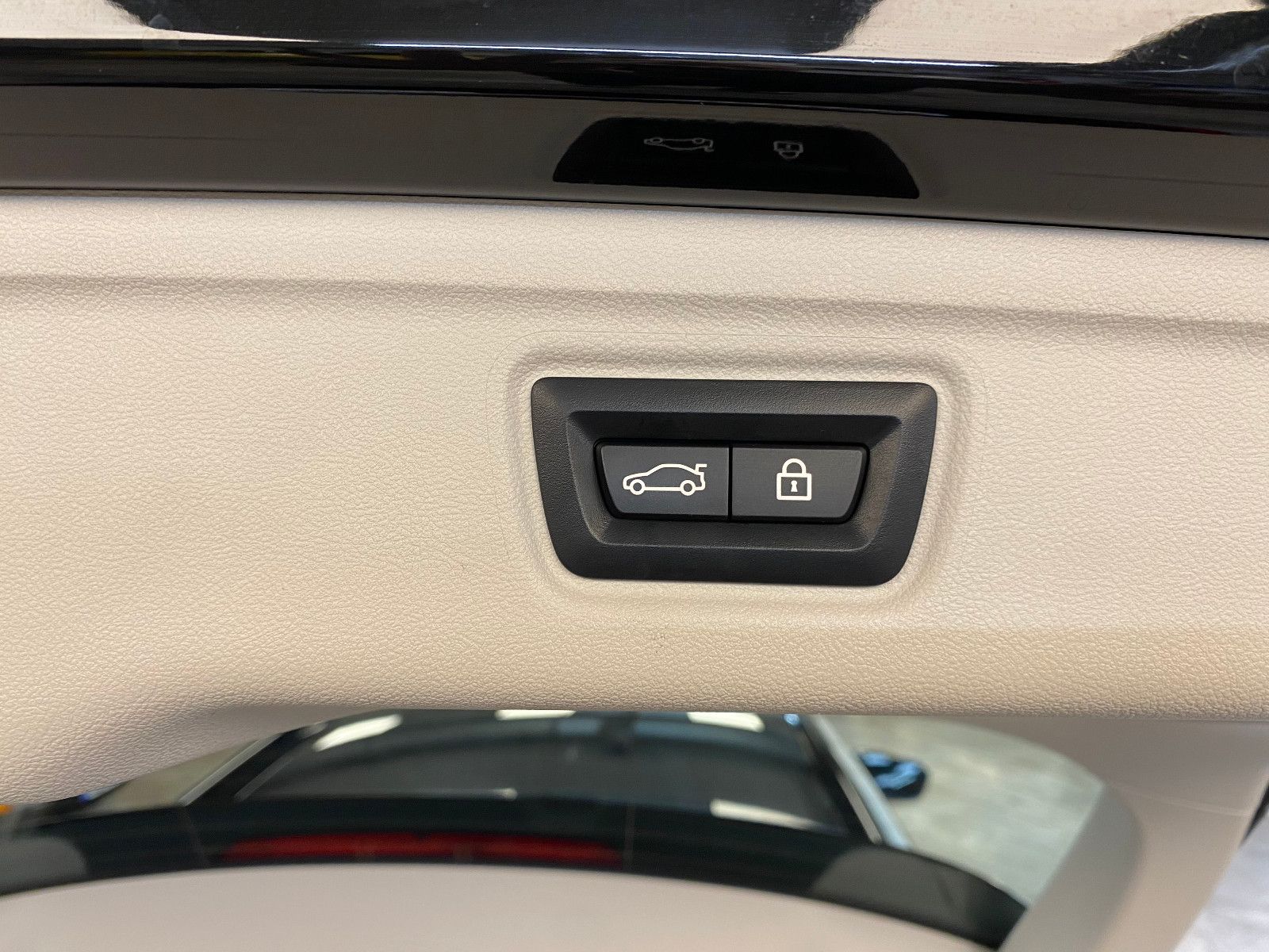 BMW 330e Touring - Samsaru's Car Outlet