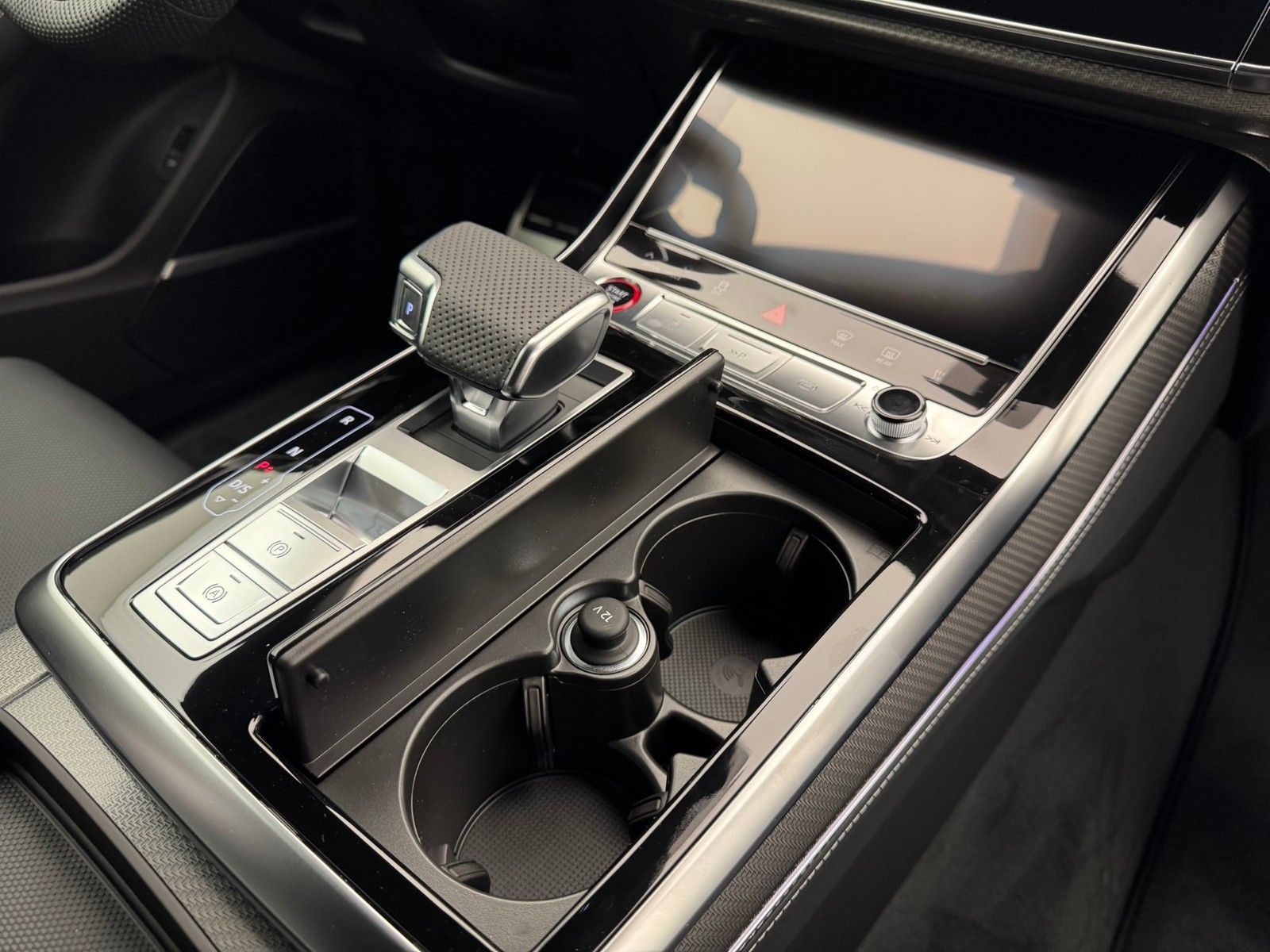 Audi RSQ8 performance 640PS Pano305Sportabgas23HeadUp