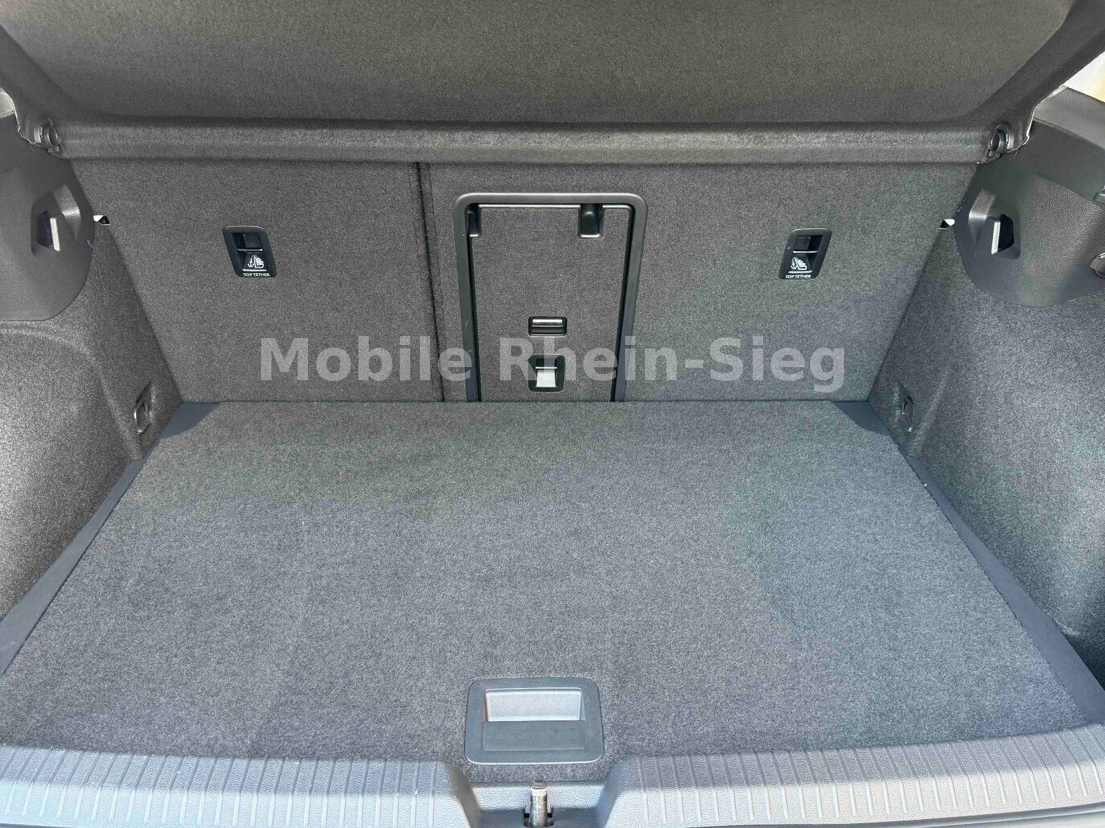 Volkswagen Golf VIII Lim. Life - Samsaru's Car Outlet