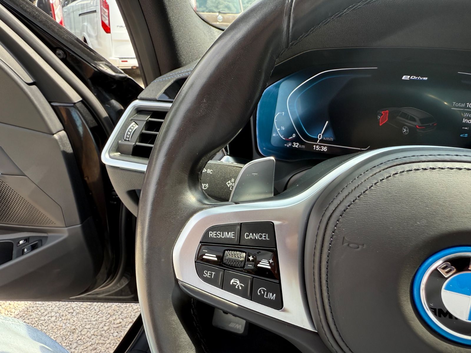BMW 330 e xDrive M Sport - Samsaru's Car Outlet