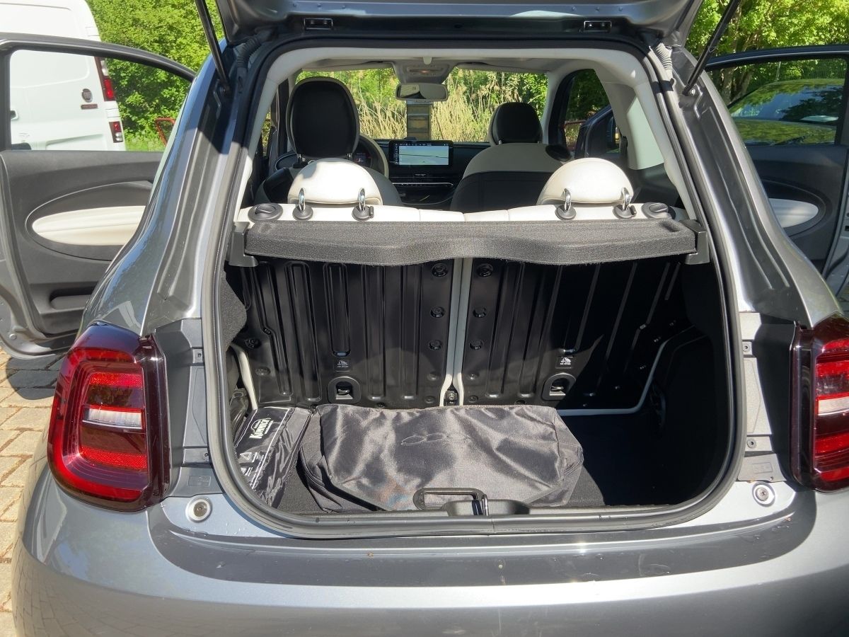 Fiat 500e La Prima - Samsaru's Car Outlet