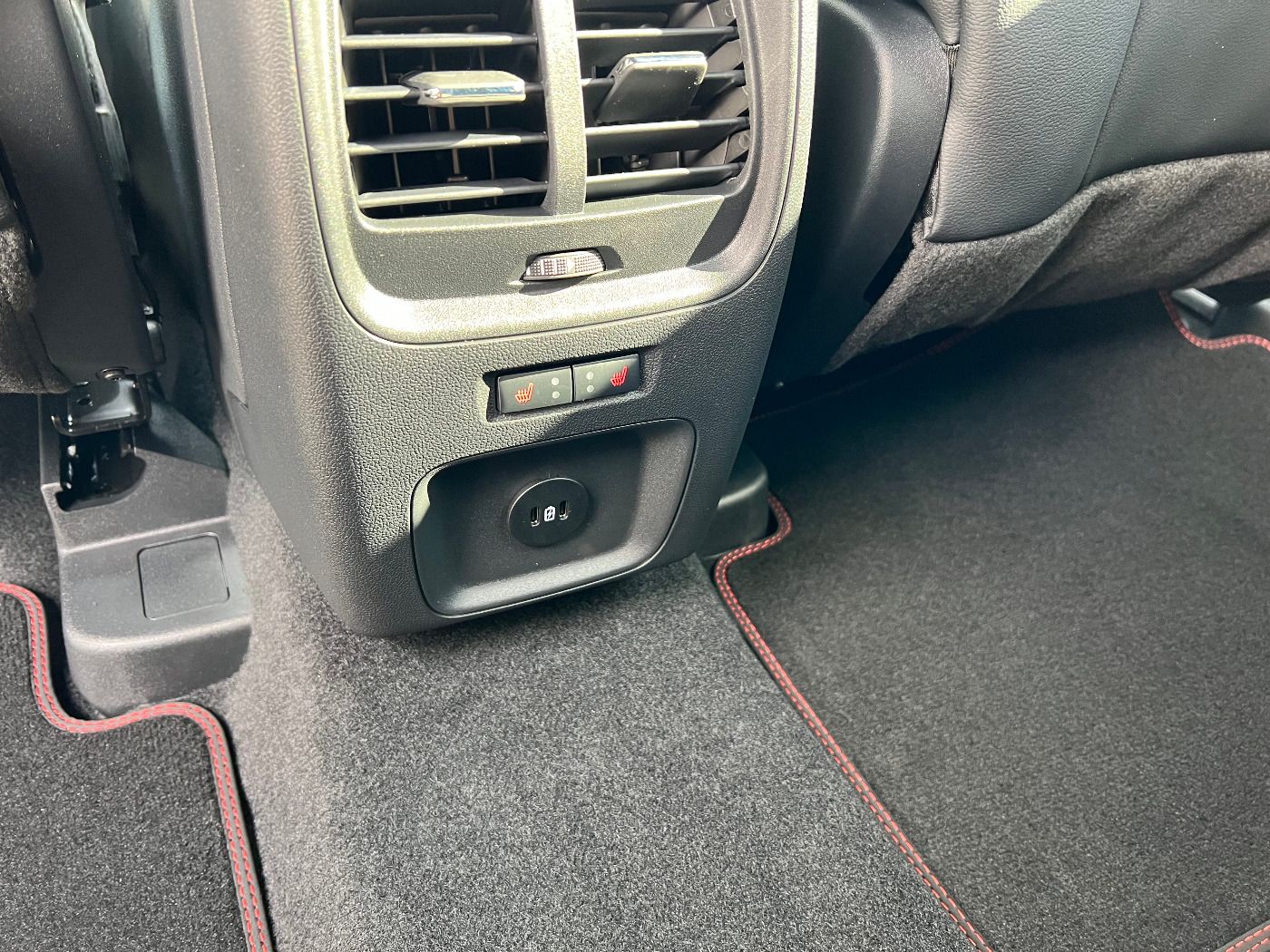 Ford KUGA ST-LINE X - Samsaru's Car Outlet