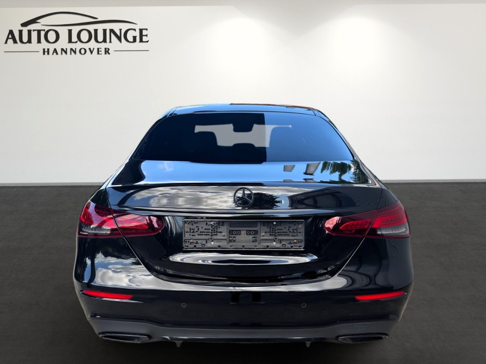 Mercedes-Benz E 220d 4MATIC AMG Line - Samsaru's Car Outlet
