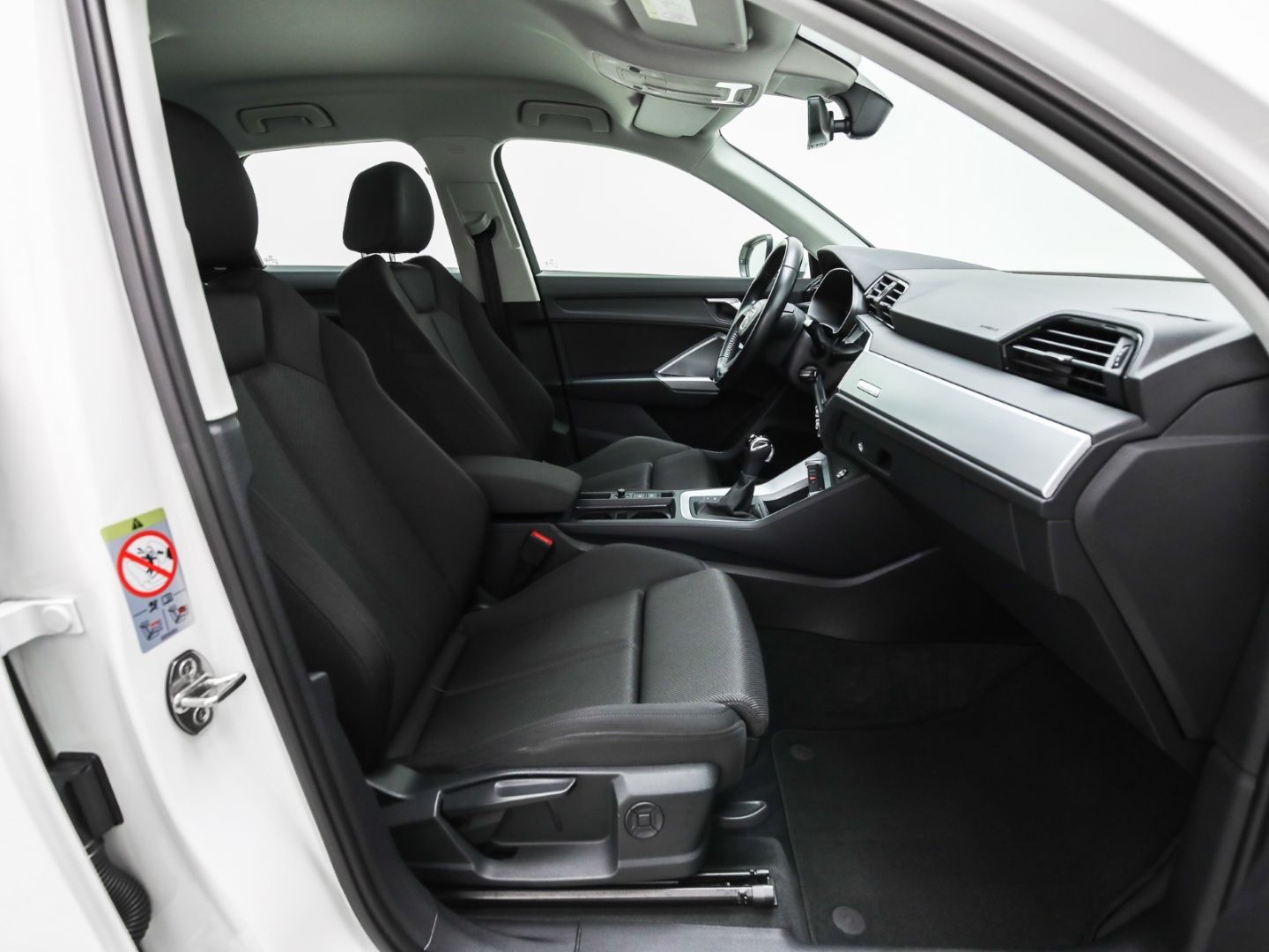 Audi Q3 40 TFSI quattro S line - Samsaru's Car Outlet