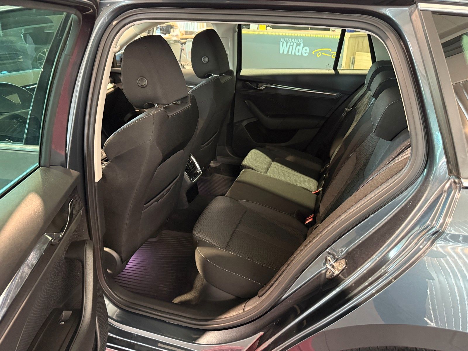 Skoda Octavia Combi First Edition iV - Samsaru's Car Outlet