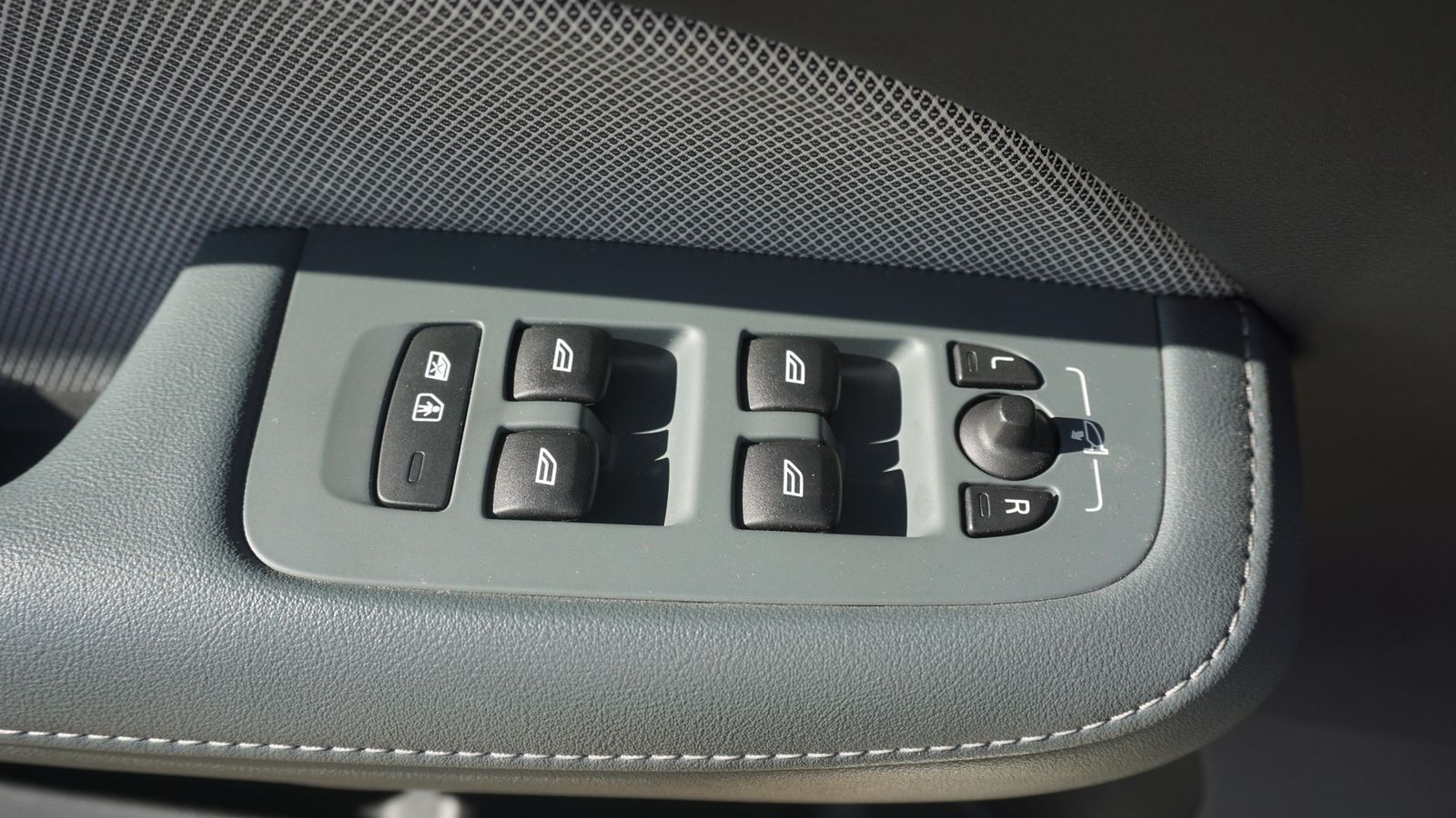 Volvo S60 2.0 R Design LED Navi HarmanKardon Panorama