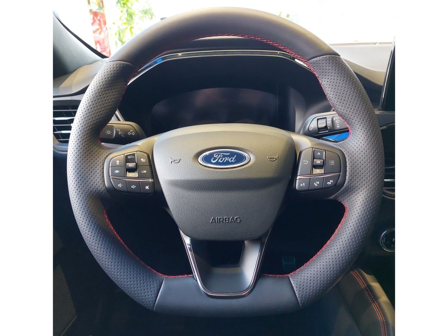 Ford Kuga Graphite Tech Edition PHEV - Samsaru's Car Outlet
