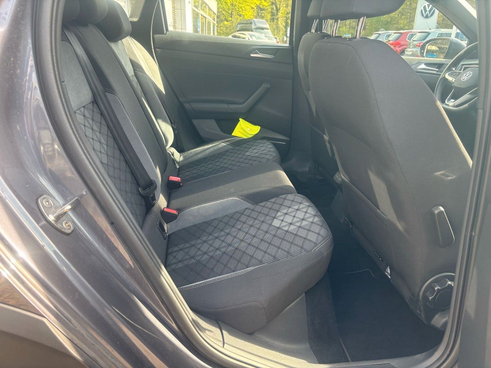 Volkswagen Taigo 1.5 TSI R-Line - Samsaru's Car Outlet