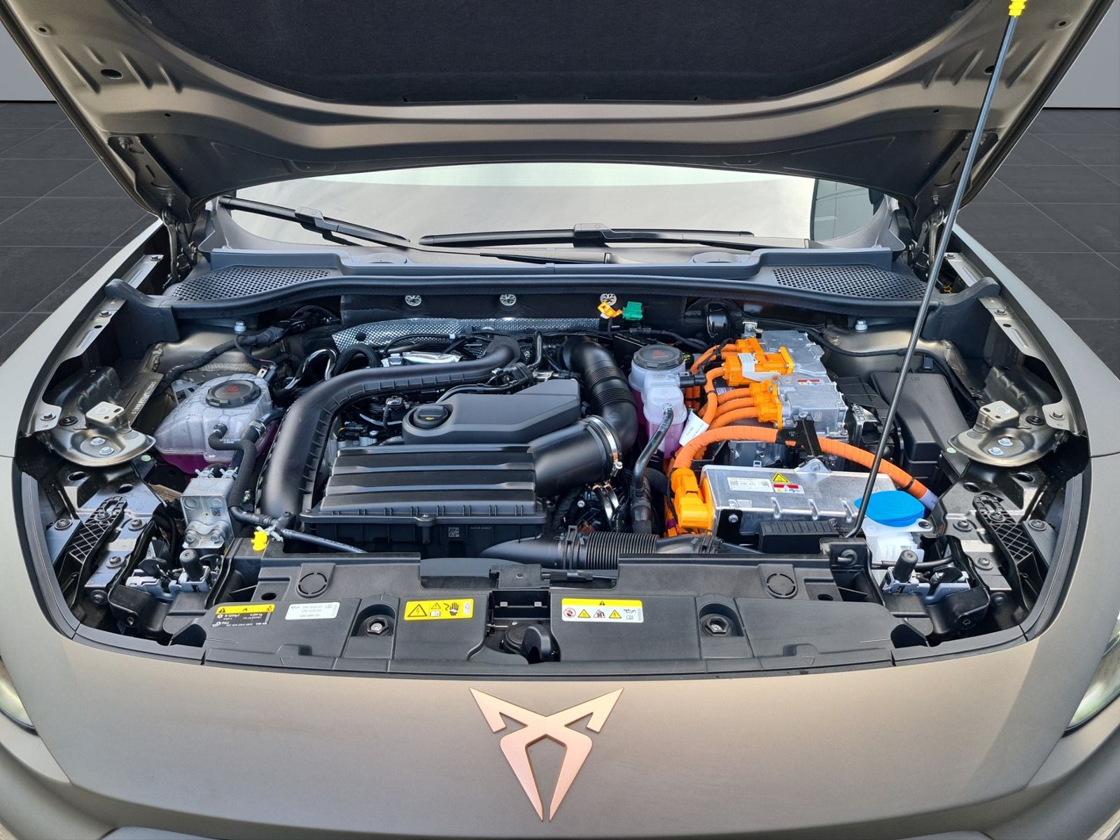 Cupra Formentor VZ 1.5e Hybrid - Samsaru's Car Outlet