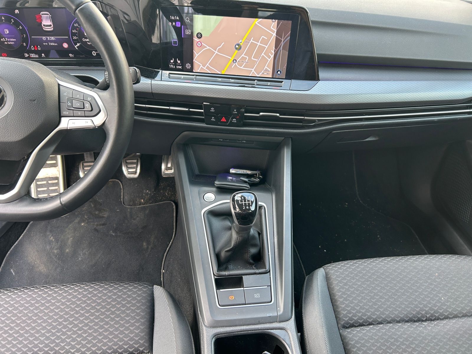 Volkswagen Golf VIII 1.5 TSI Life - Samsaru's Car Outlet