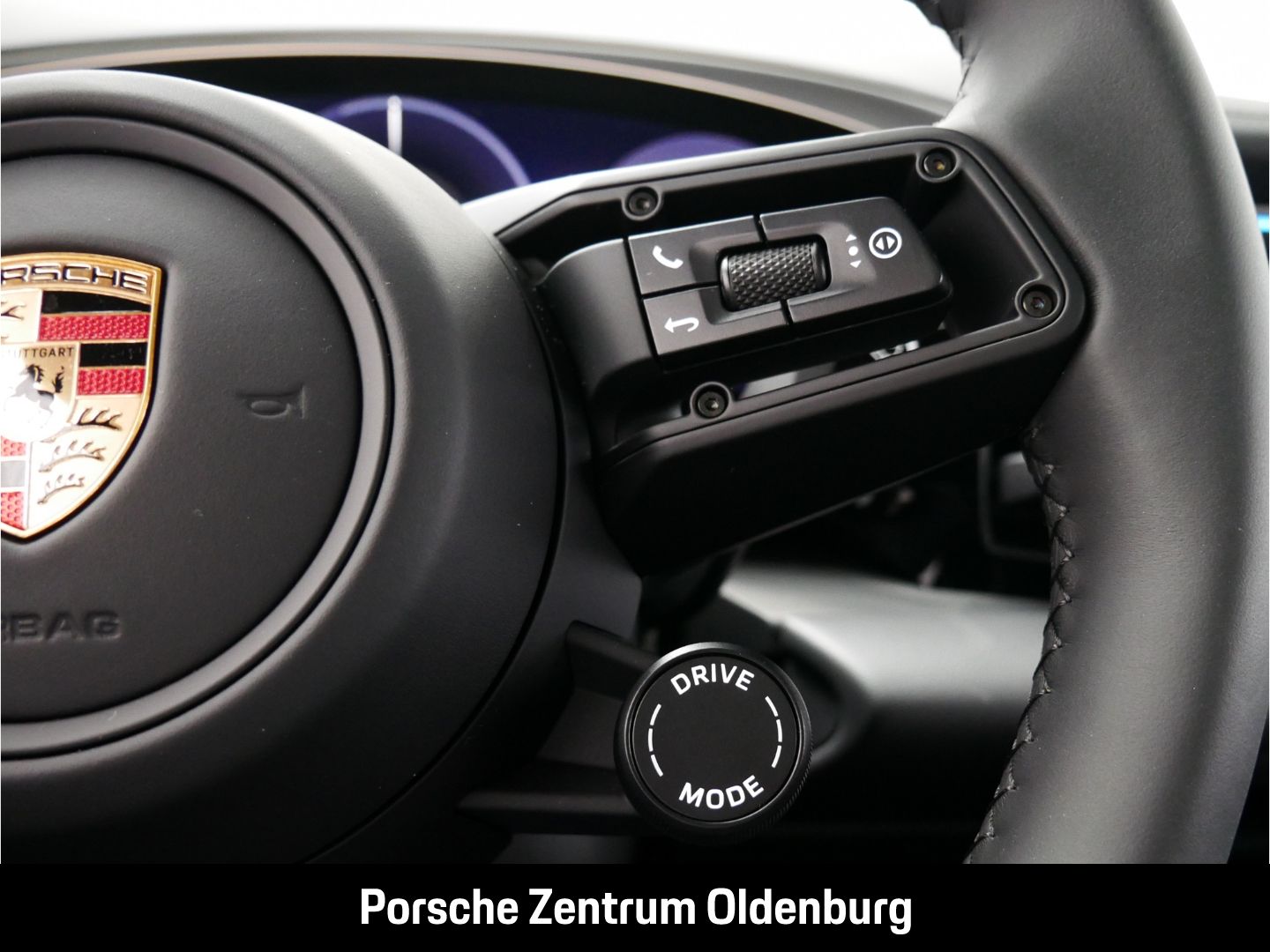Porsche Macan Electric 4 Luftfed AHK BOSE Pano Matrix LE