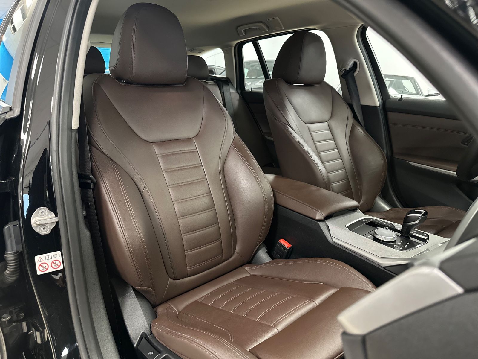 BMW 320d LivCP+ - Samsaru's Car Outlet