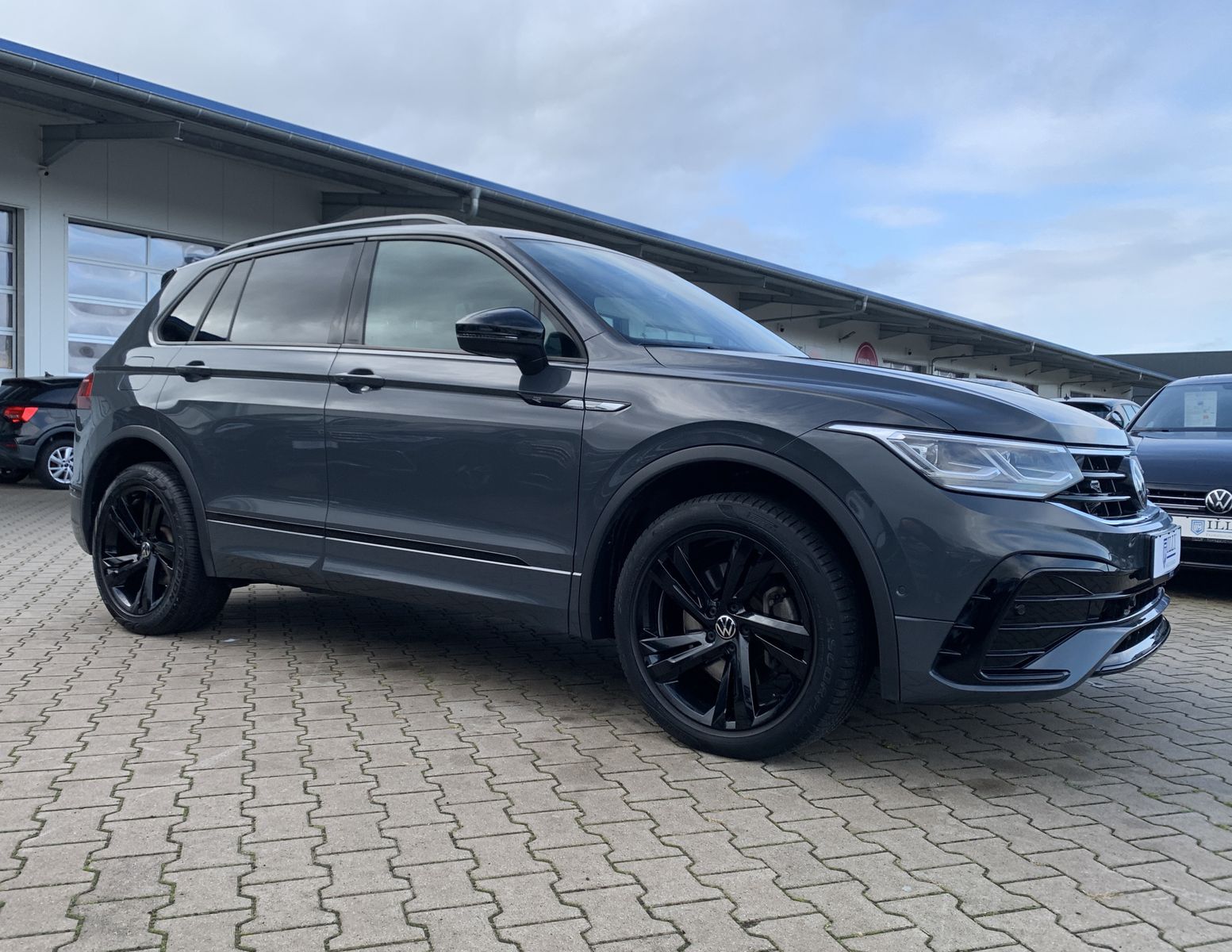 Volkswagen Tiguan 2.0 TDI*R-Line*4Motion*Leder*AHK*Cam*Navi