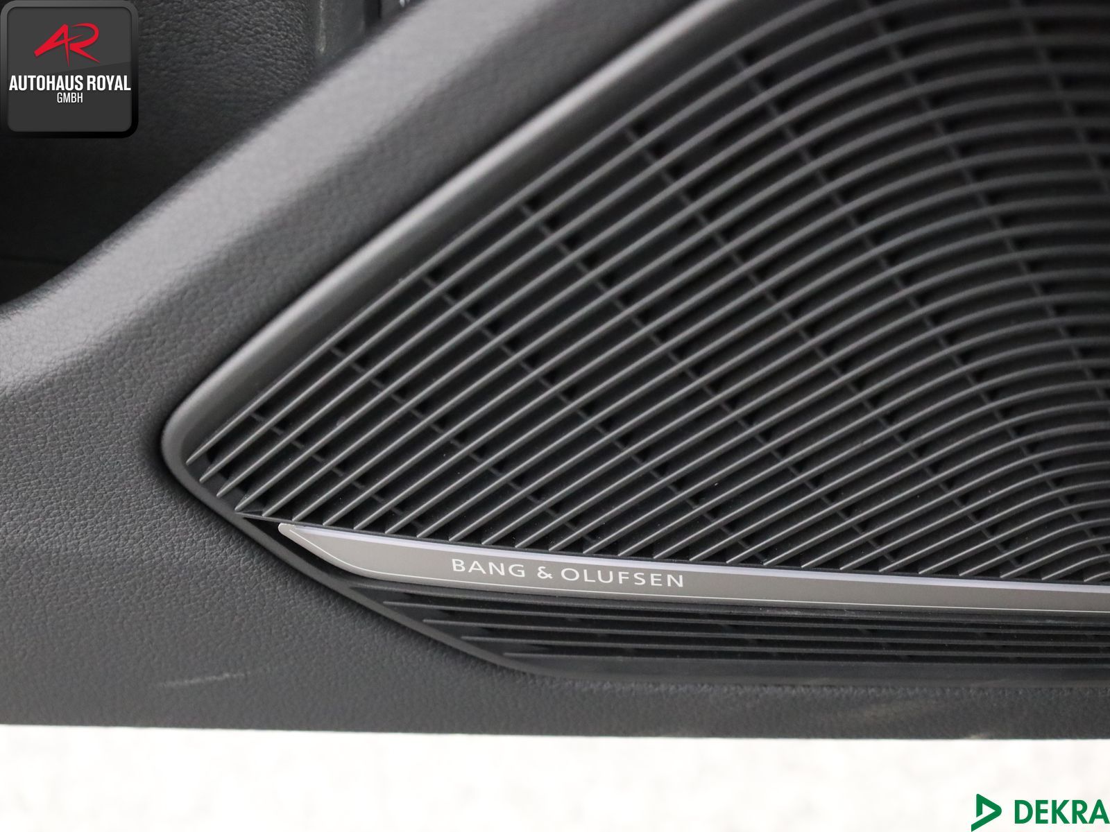 Audi A4 Avant 40 TDI qu S LINE - Samsaru's Car Outlet