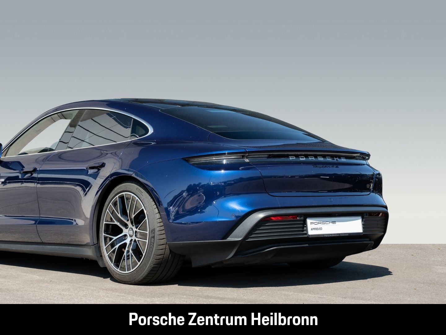 Porsche Taycan 4S Enzianblau Panoramadach Luftfederung