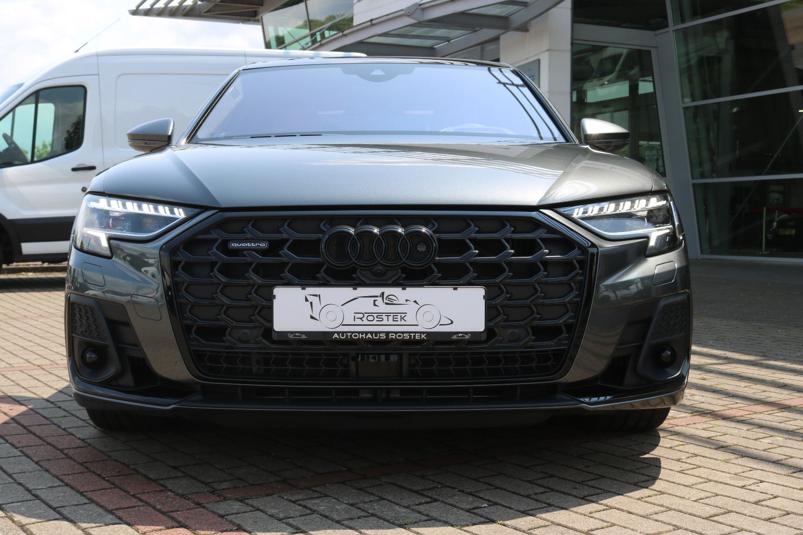 Audi A8 L 60 TFSI e Lang S line - Samsaru's Car Outlet