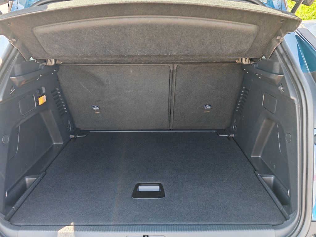 Peugeot 3008 PureTech 130 EAT8 - Samsaru's Car Outlet