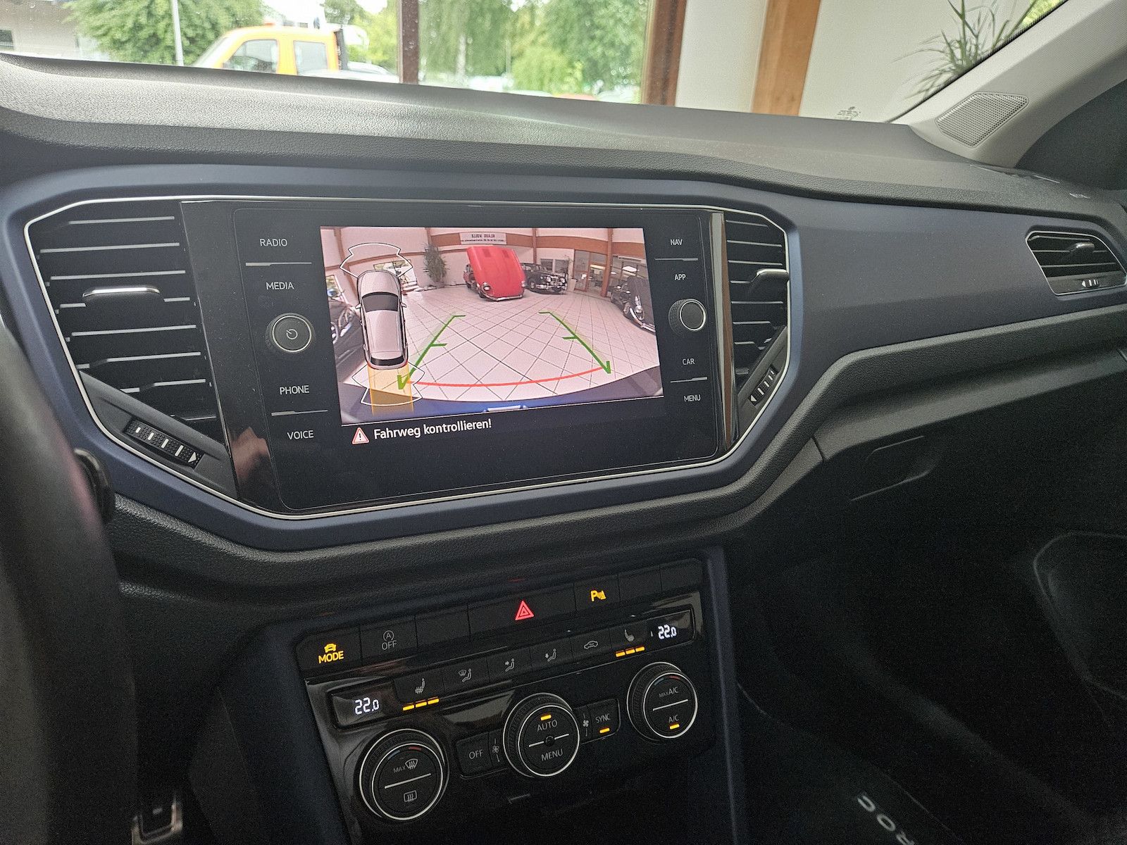 Volkswagen T-Roc 1.5 TSI Style - Samsaru's Car Outlet