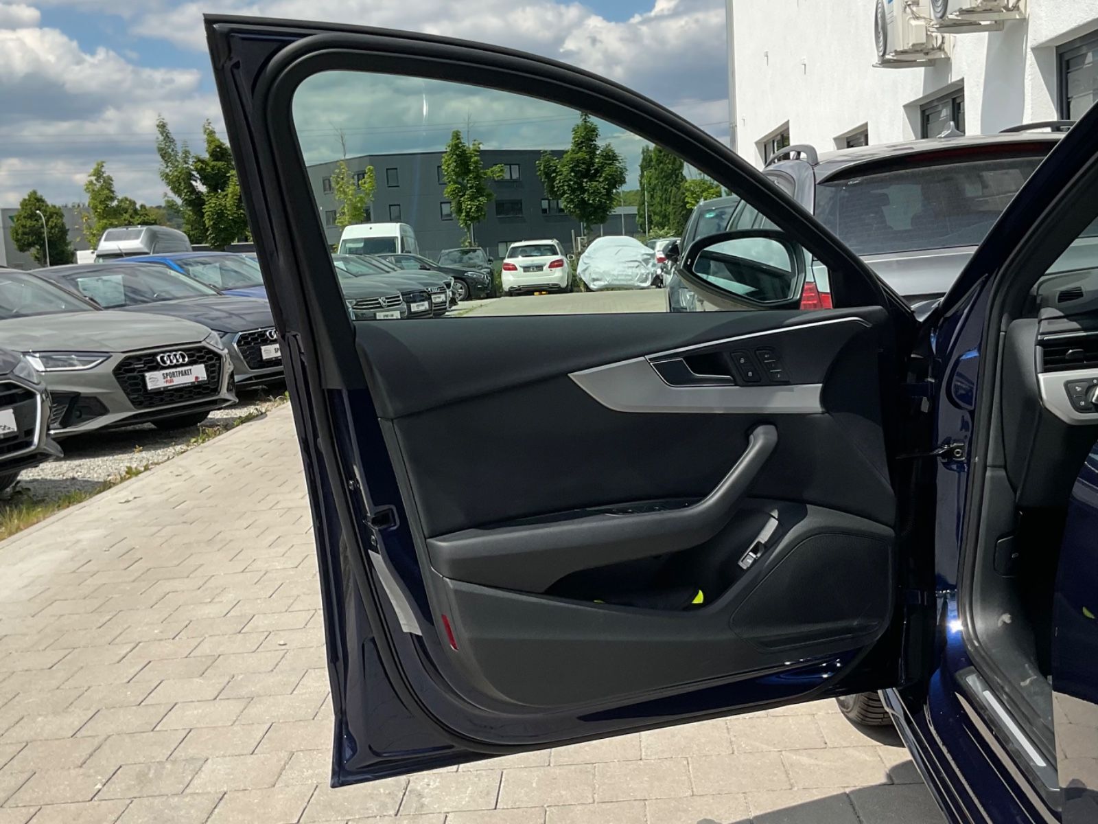 Audi A4 Av.40 TDI quattro advanced - Samsaru's Car Outlet