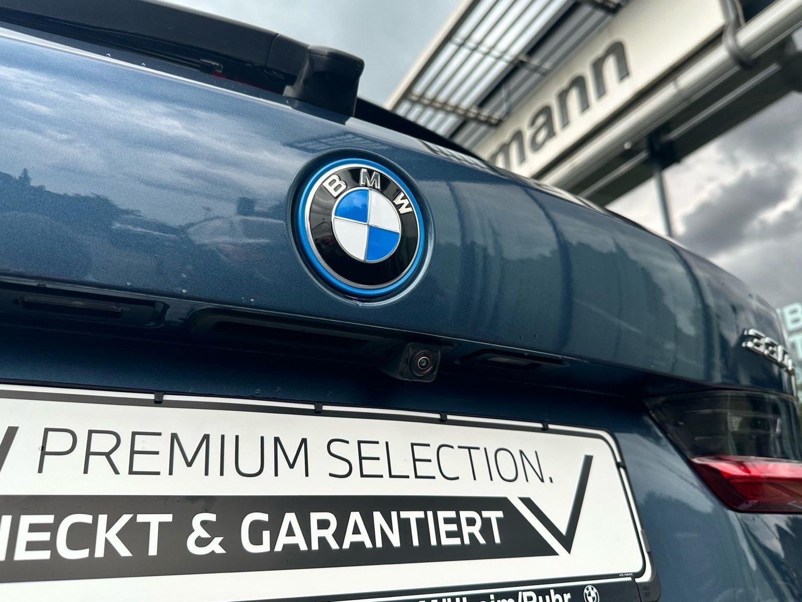 BMW 330e xDrive Touring M Sport Stop&Go Pano AHK 19"