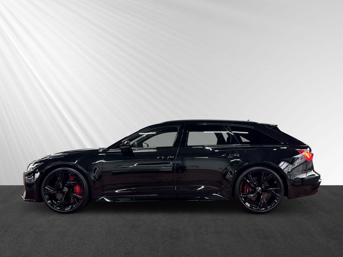 Audi RS6 Avant qu tiptro 360°+AHK+Keramik+Pano+Sthz