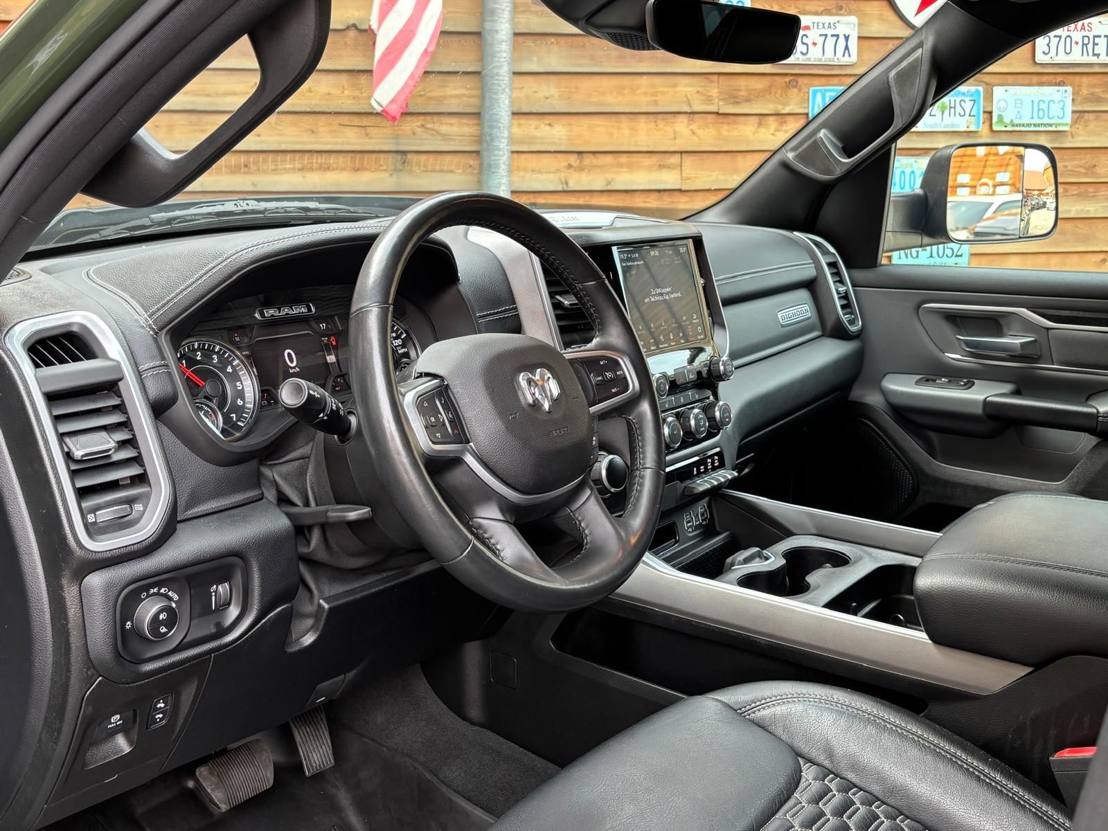 Dodge RAM 1500 5,7L BigHorn Crew Cab LED AHK 4x4