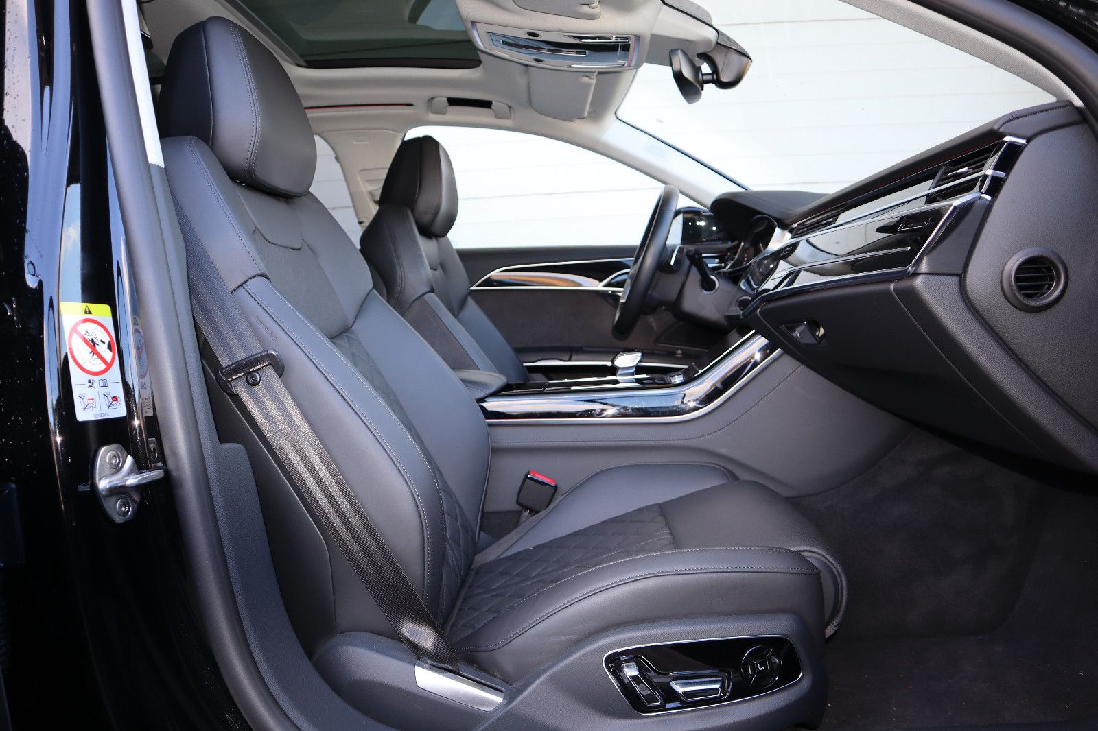 Audi A8L 55 TFSI lang exclusive S-Line - Samsaru's Car Outlet