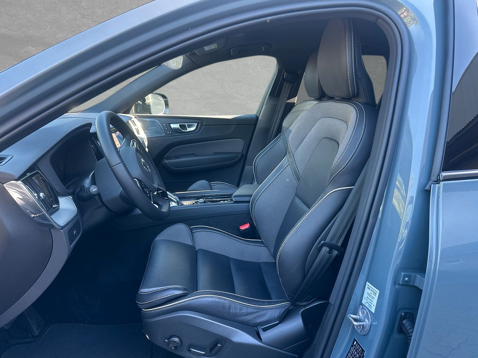 Volvo XC60 B5 AWD Mild-Hybrid Plus Dark AHK ACC BLIS